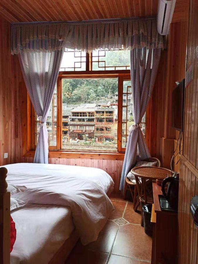Fenghuang Memory Linjiang Inn Exterior foto
